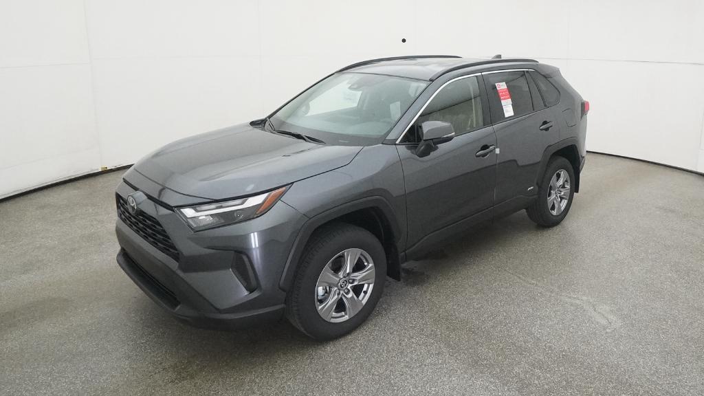 2025 Toyota RAV4 LE's photo