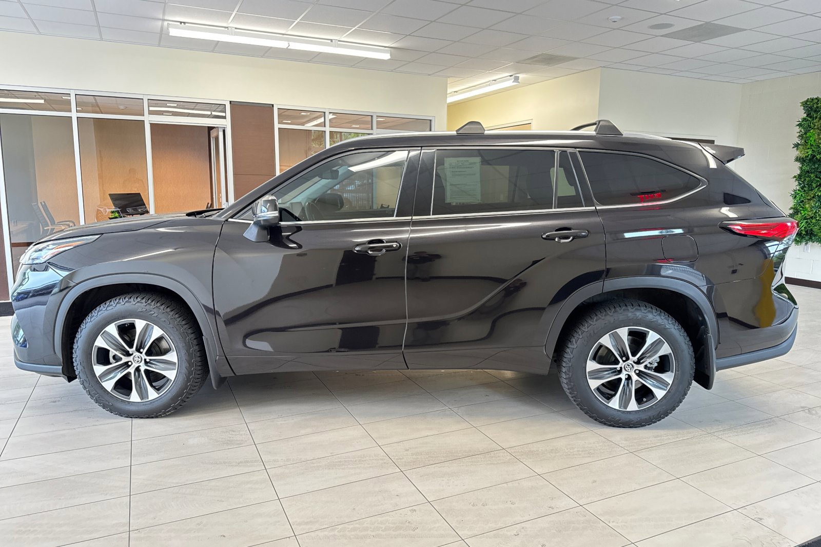 2020 Toyota Highlander XLE photo 4
