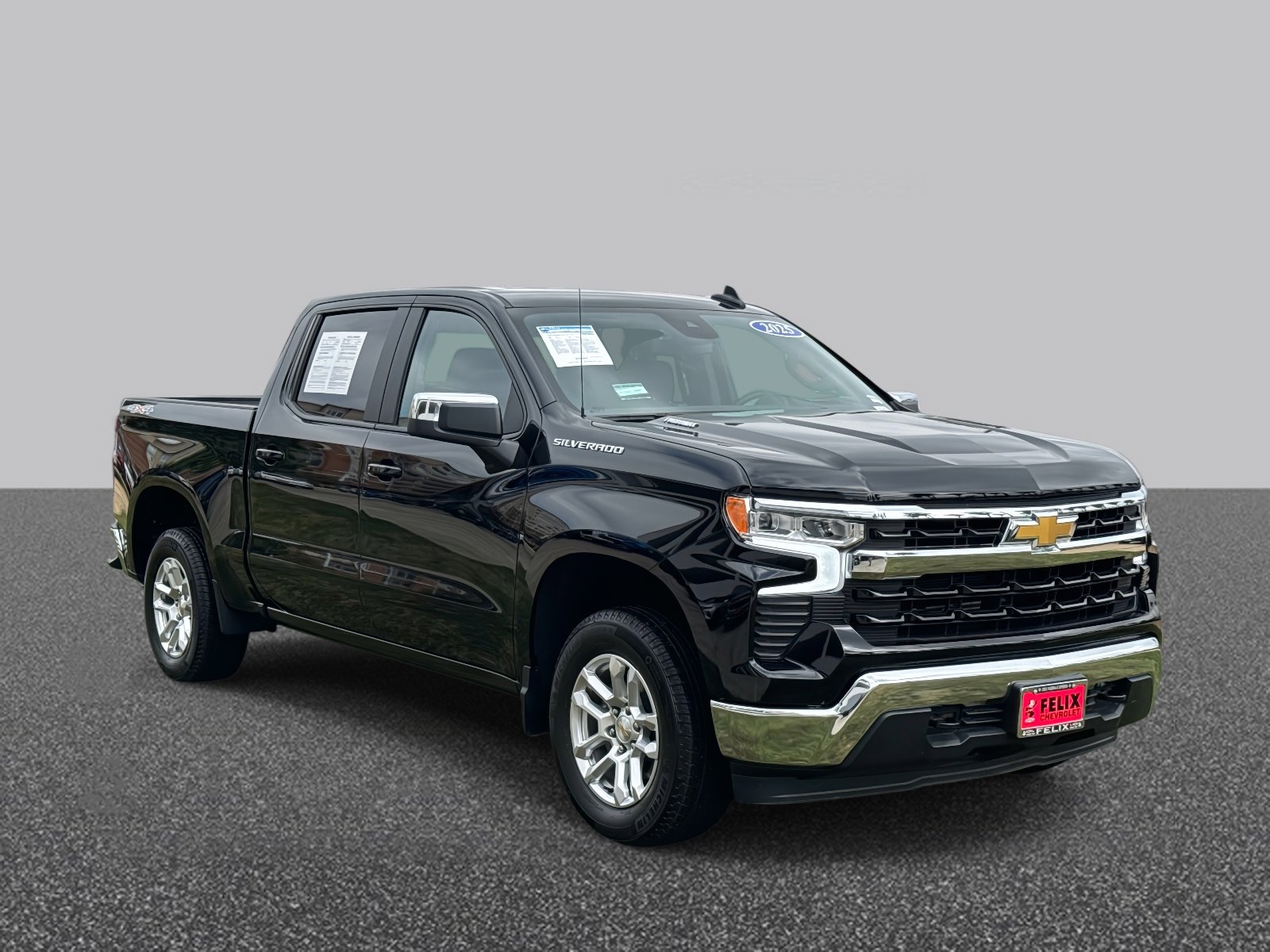 2025 Chevrolet Silverado 1500 LT photo 3