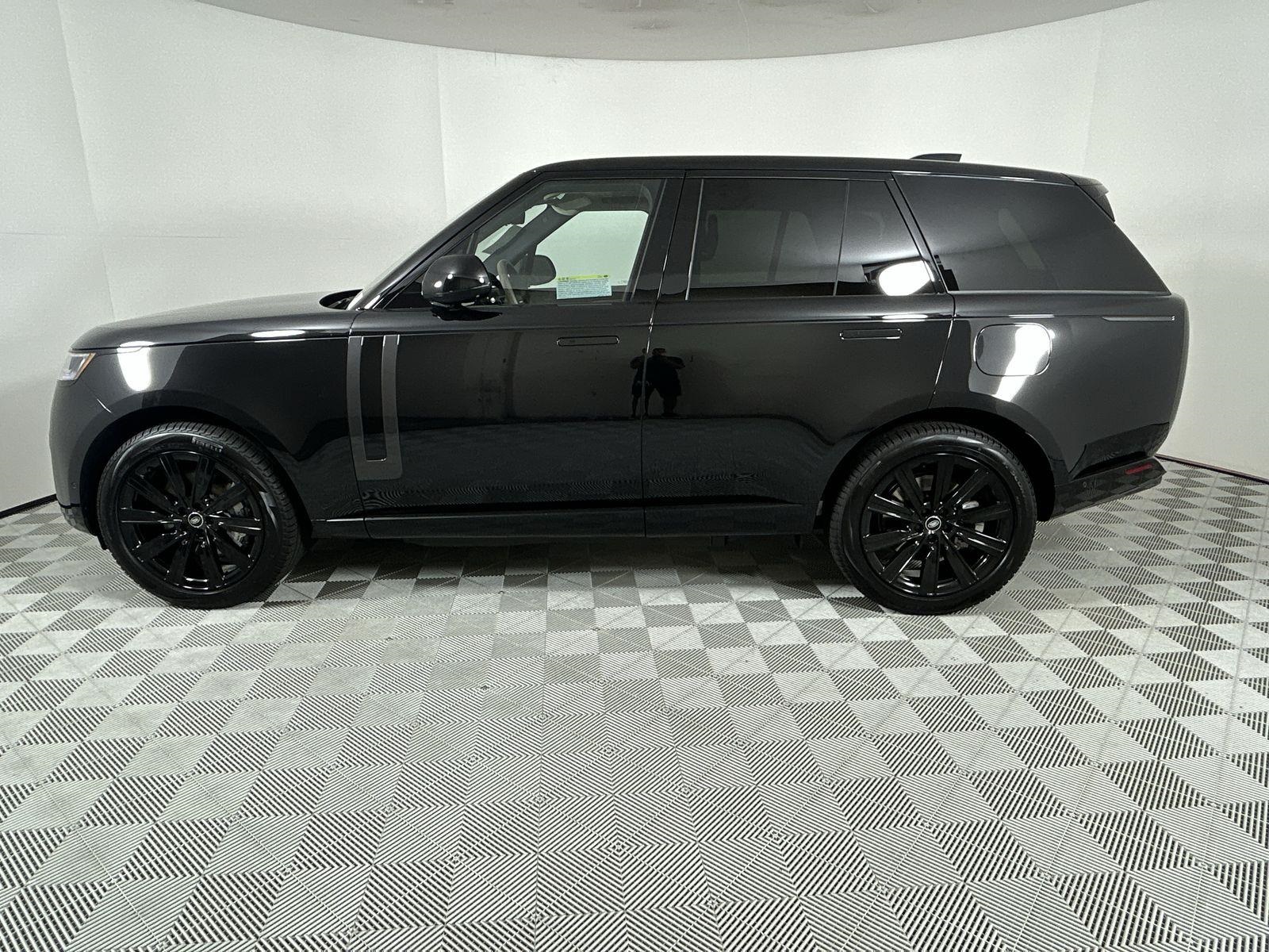2025 Land Rover Range Rover SE photo 2