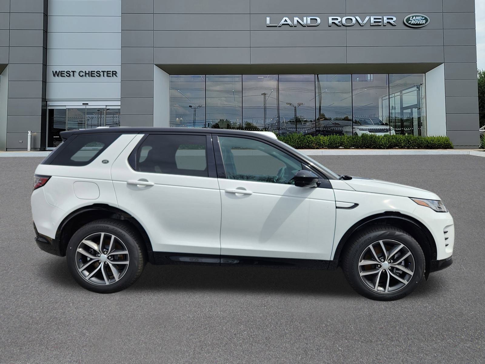 2025 Land Rover Discovery Sport SE photo 4