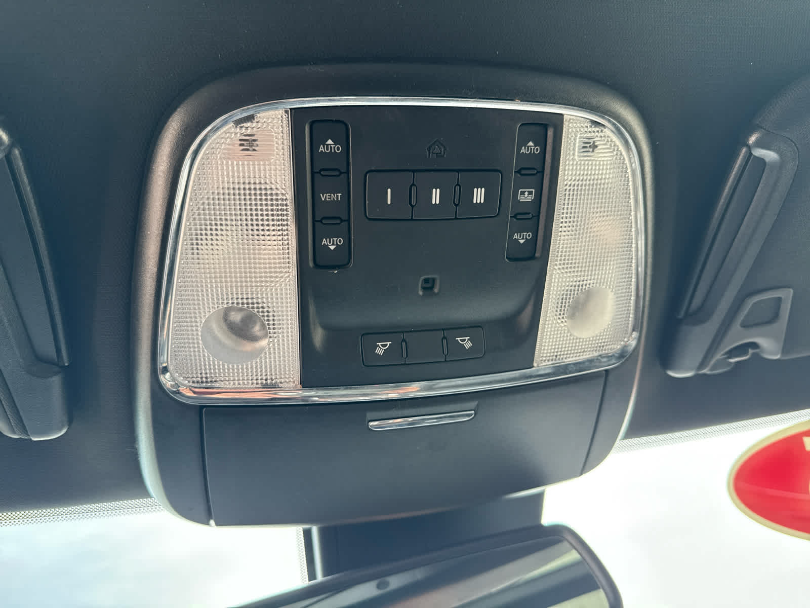 2015 Chrysler 300 Platinum photo 17