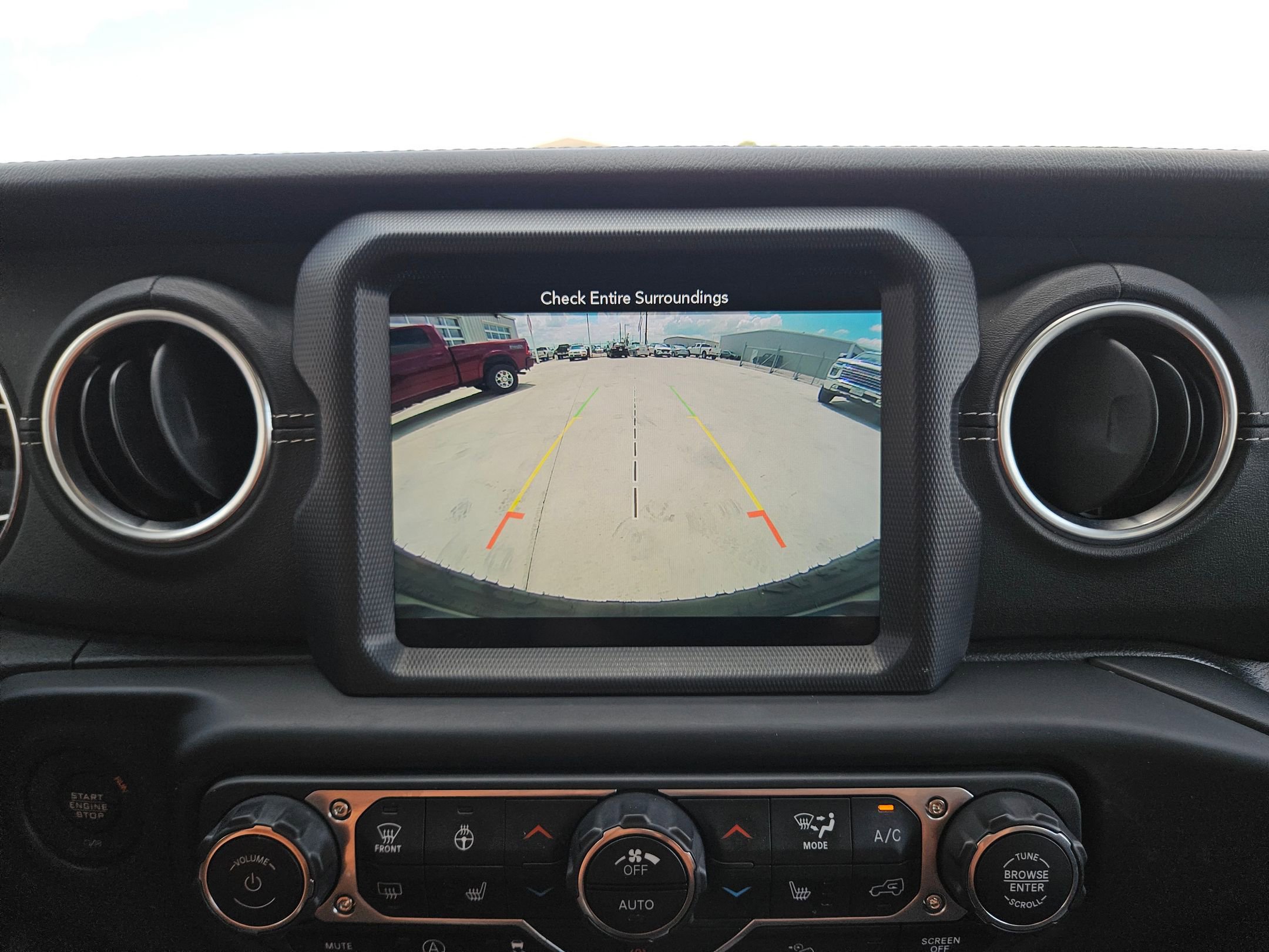 2018 Jeep Wrangler Unlimited Sahara photo 17