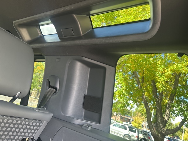 2023 Land Rover Defender 110 photo 18