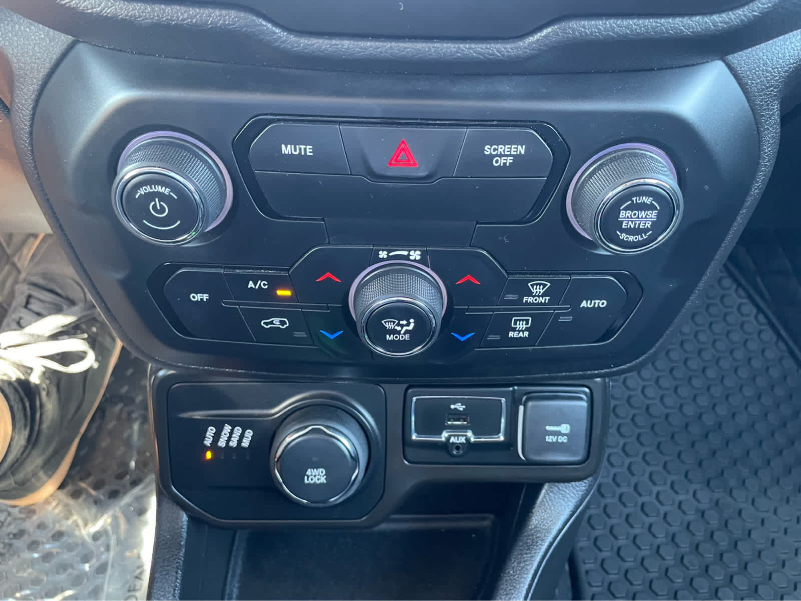 2020 Jeep Renegade Altitude photo 23