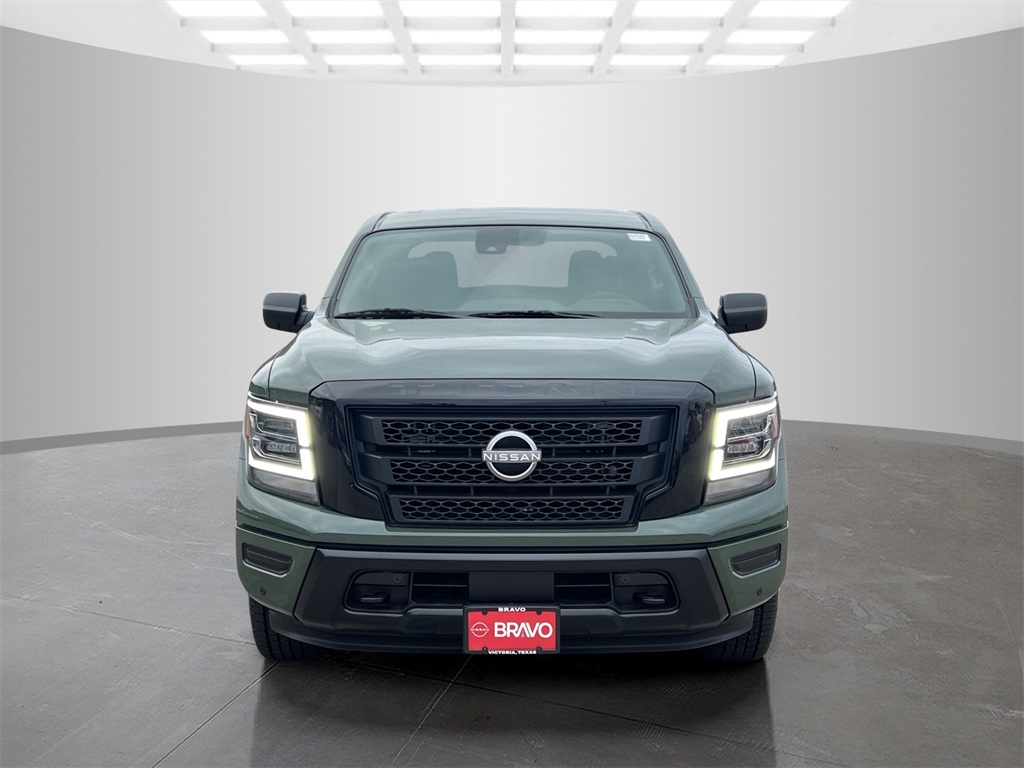 2024 Nissan Titan SV photo 2