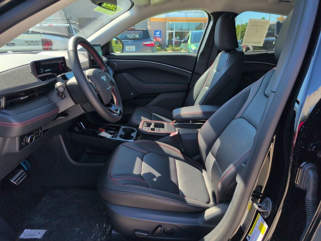 2025 Ford Mustang Mach-E Premium photo 4