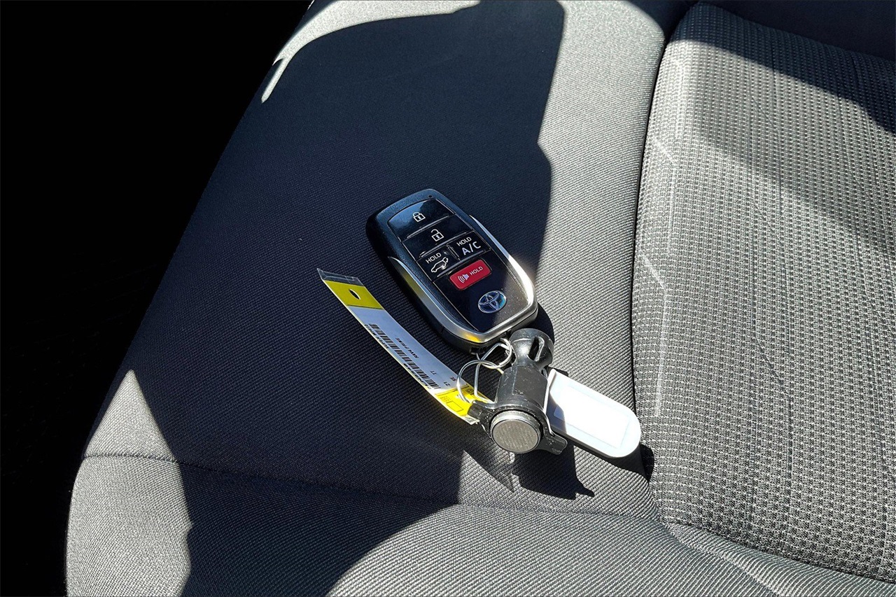 2021 Toyota RAV4 Prime XLE Premium photo 29