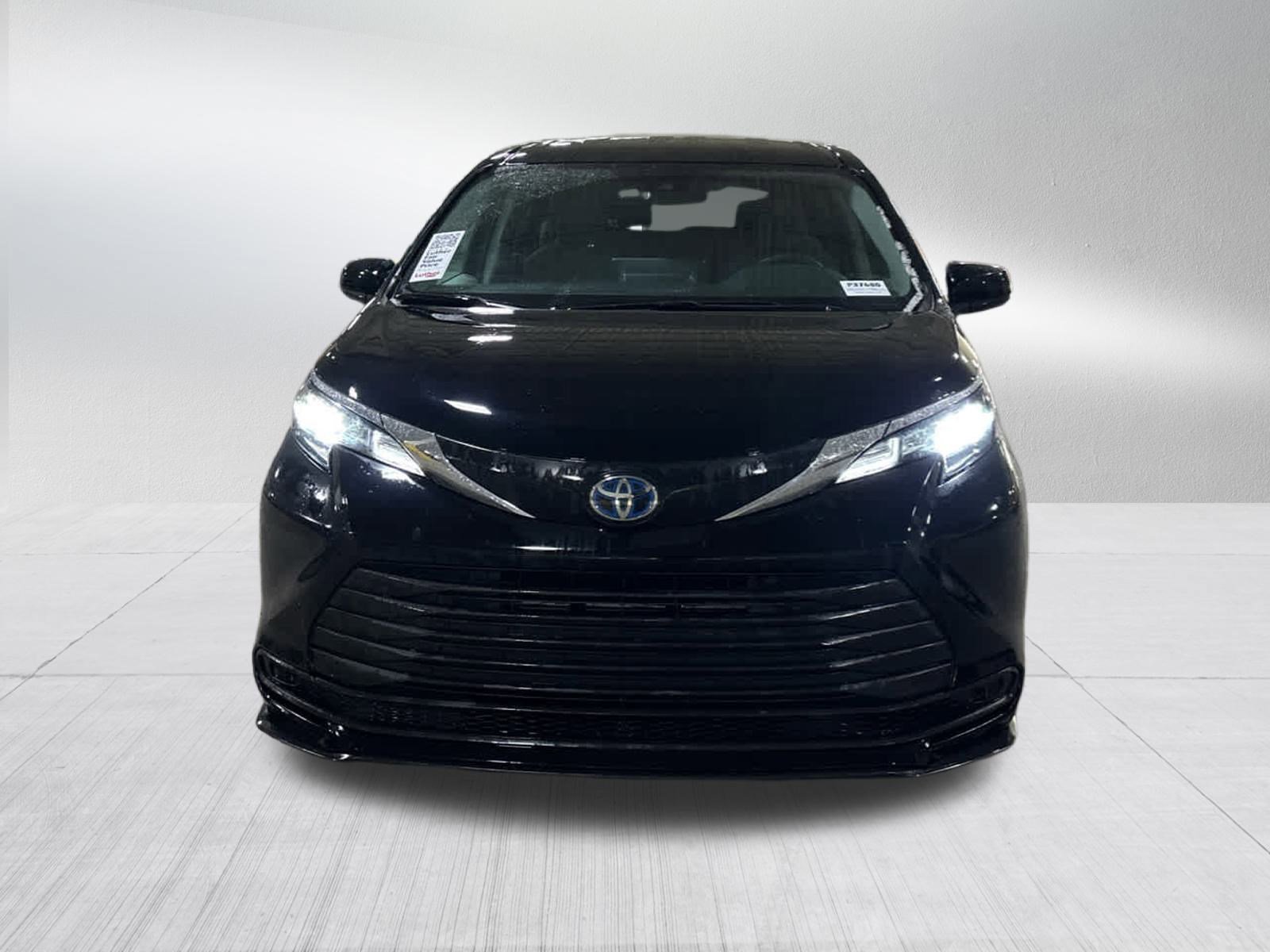 Used 2024 Toyota Sienna LE with VIN 5TDKRKEC1RS210128 for sale in Golden Valley, Minnesota