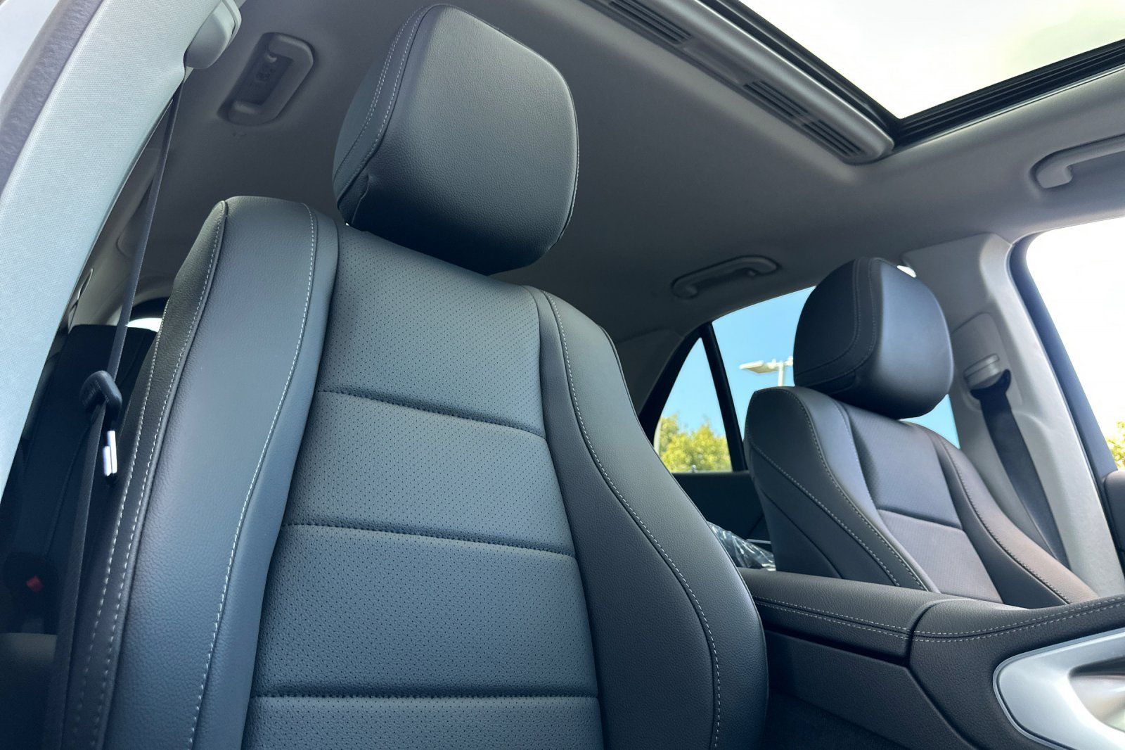 2026 Mercedes Benz GLE 450 4MATIC photo 2