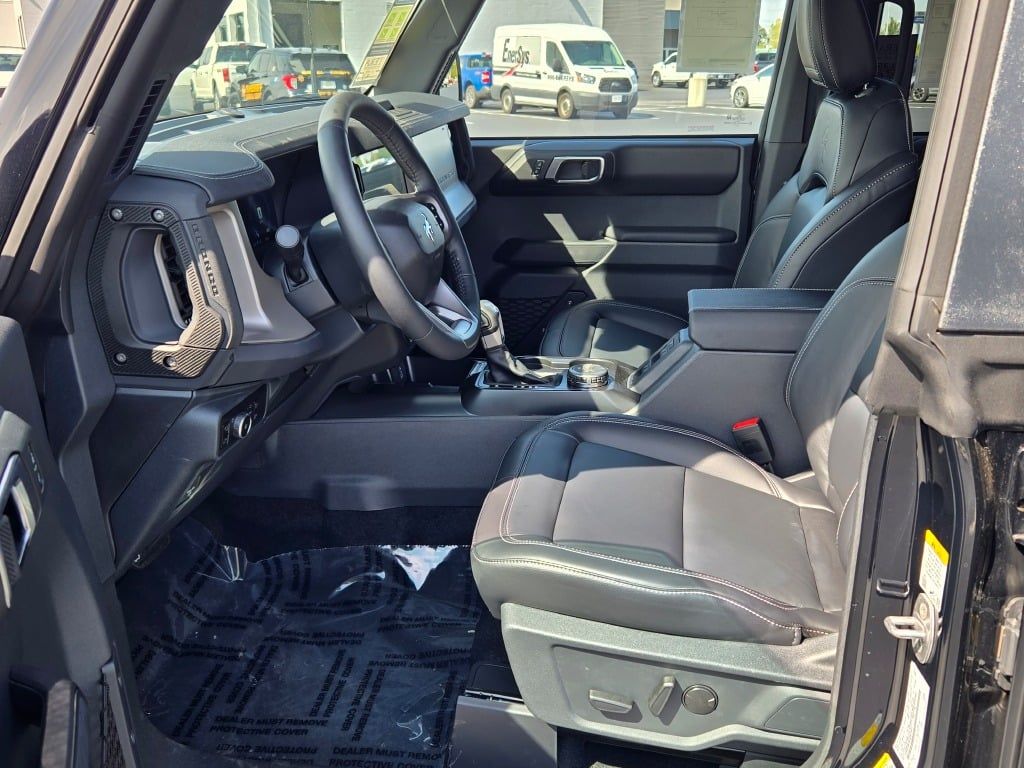 2025 Ford Bronco Outer Banks photo 17