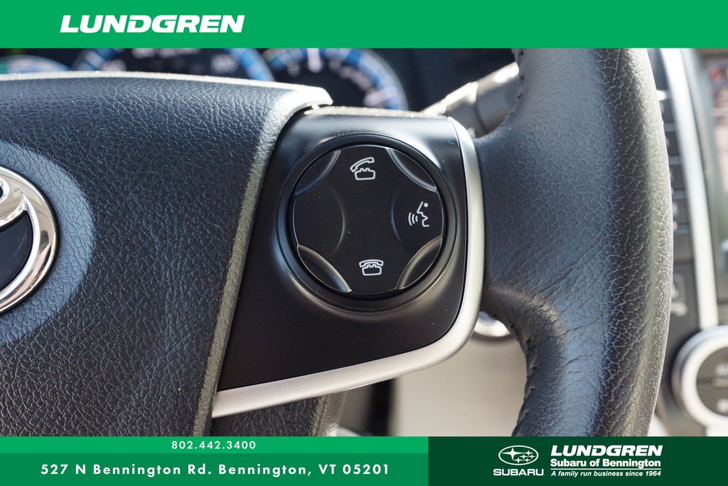 2013 Toyota Camry Hybrid LE photo 25