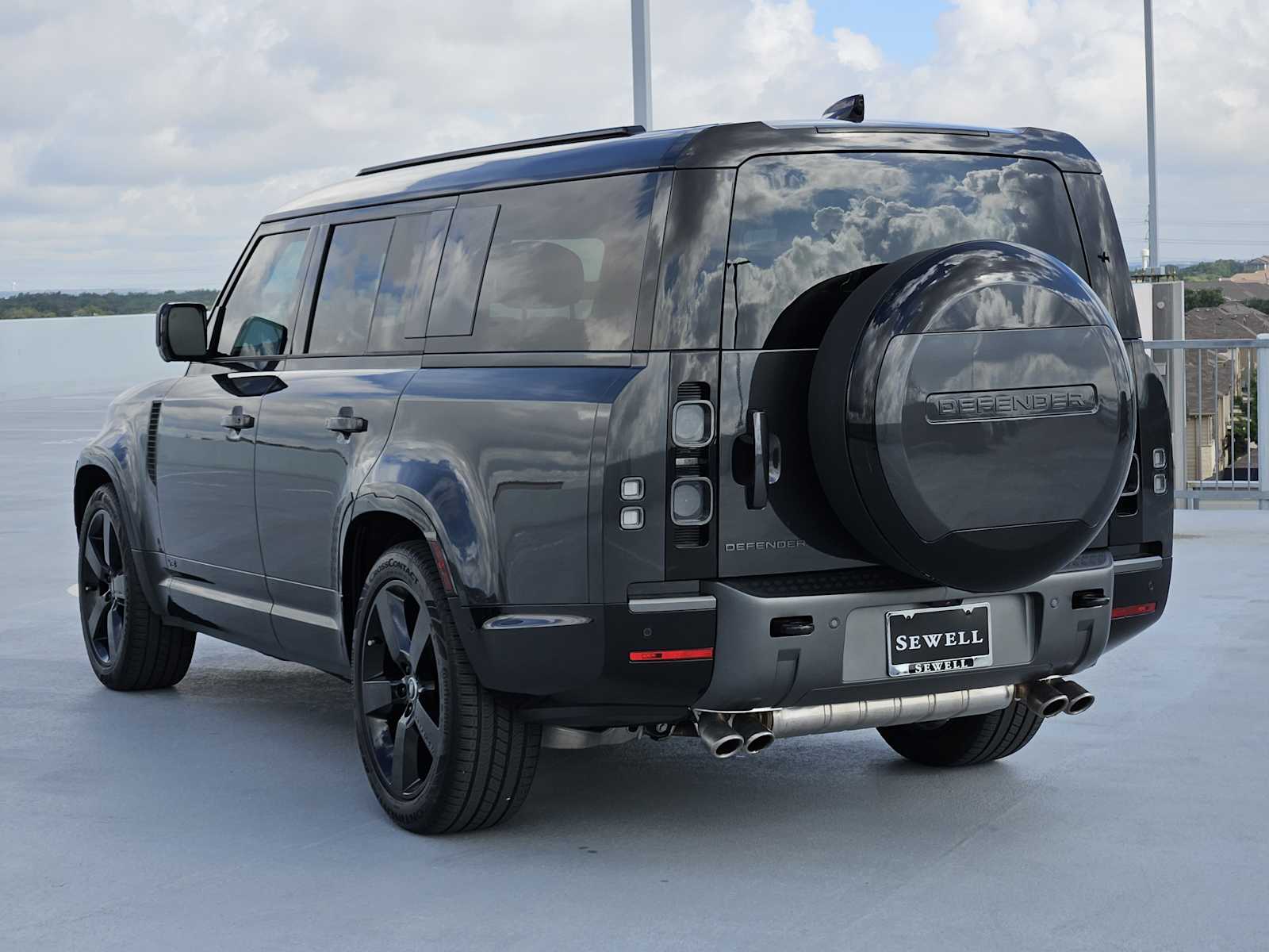 2025 Land Rover Defender 130 V8 photo 7