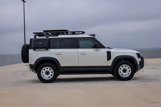 2024 Land Rover Defender 110 S photo 4