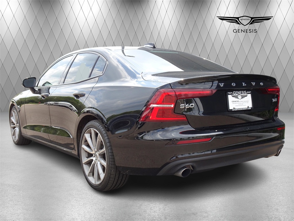 2019 Volvo S60 T6 Momentum AWD photo 3