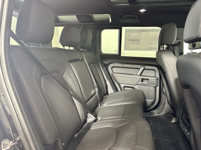 2025 Land Rover Defender 110 S photo 17