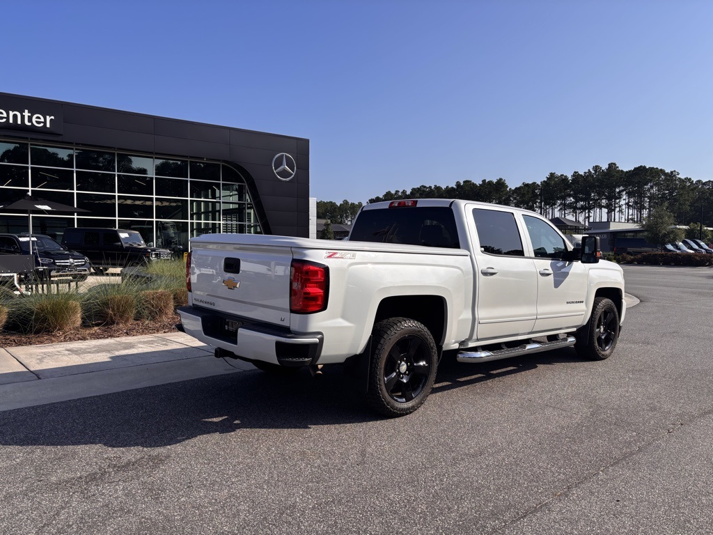2017 Chevrolet Silverado 1500 LT photo 3