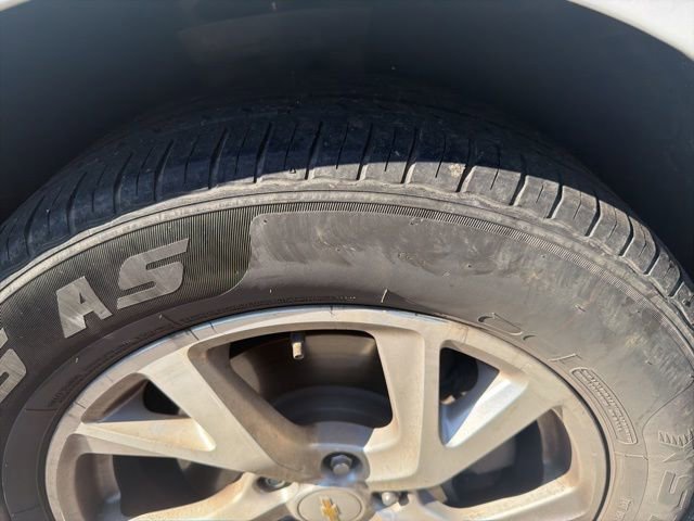 2018 Chevrolet Equinox LT photo 2