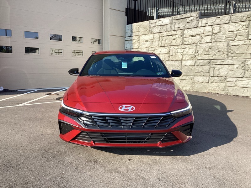 2025 Hyundai Elantra SEL Sport photo 2