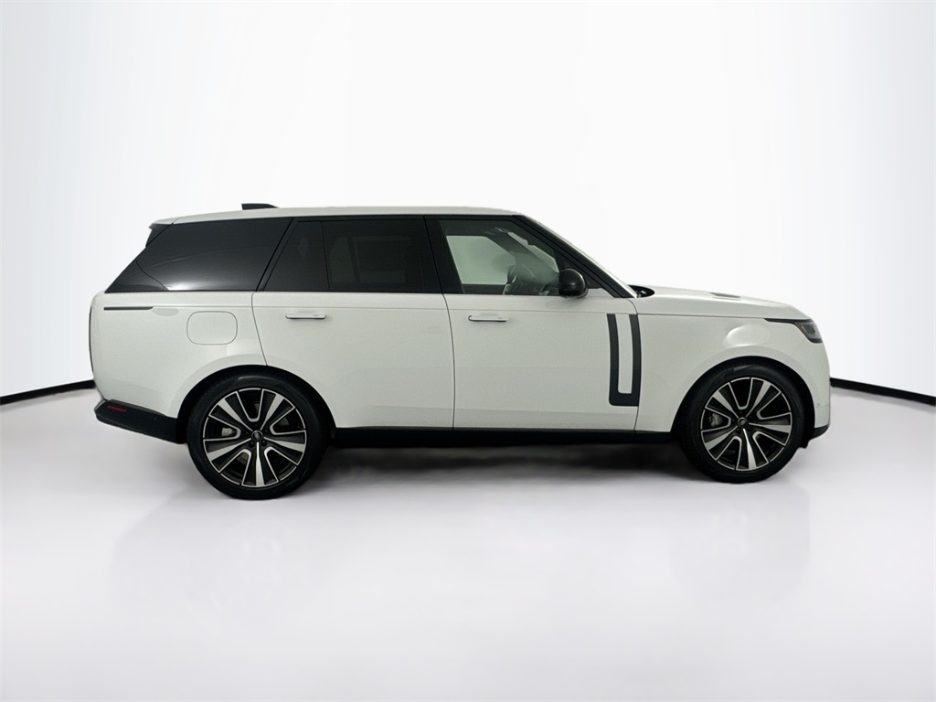 2025 Land Rover Range Rover SE photo 4