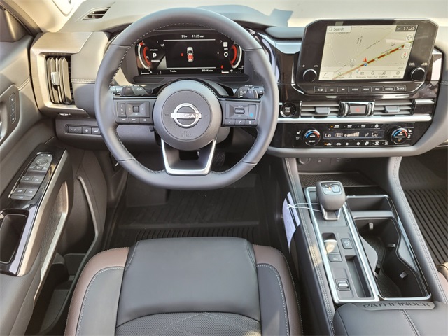 2025 Nissan Pathfinder Platinum photo 16