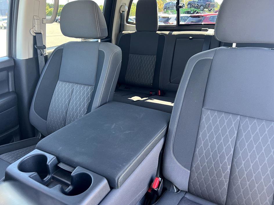 2024 Nissan Titan SV Crew Cab photo 13