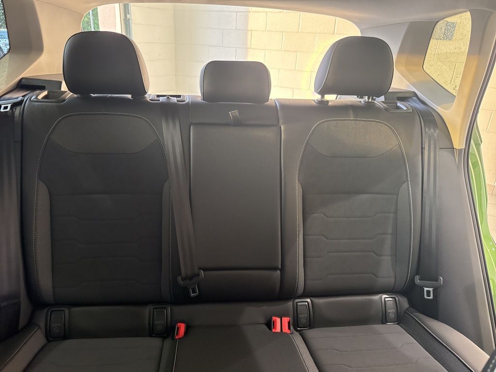 2025 Volkswagen Taos SE photo 14