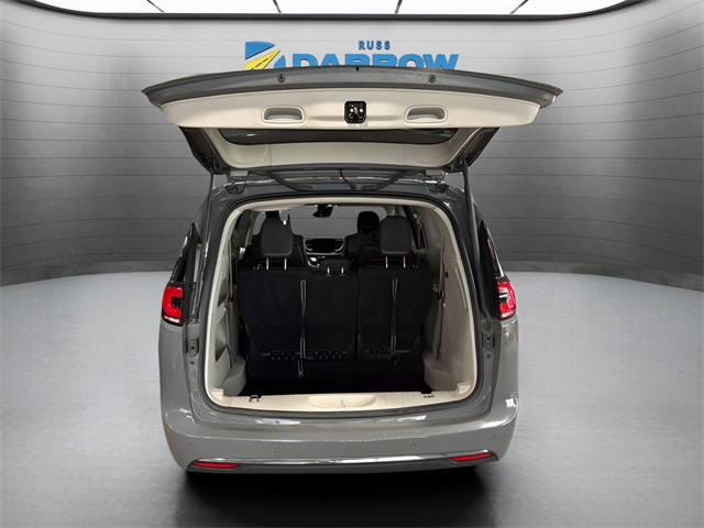2022 Chrysler Pacifica Touring L photo 21