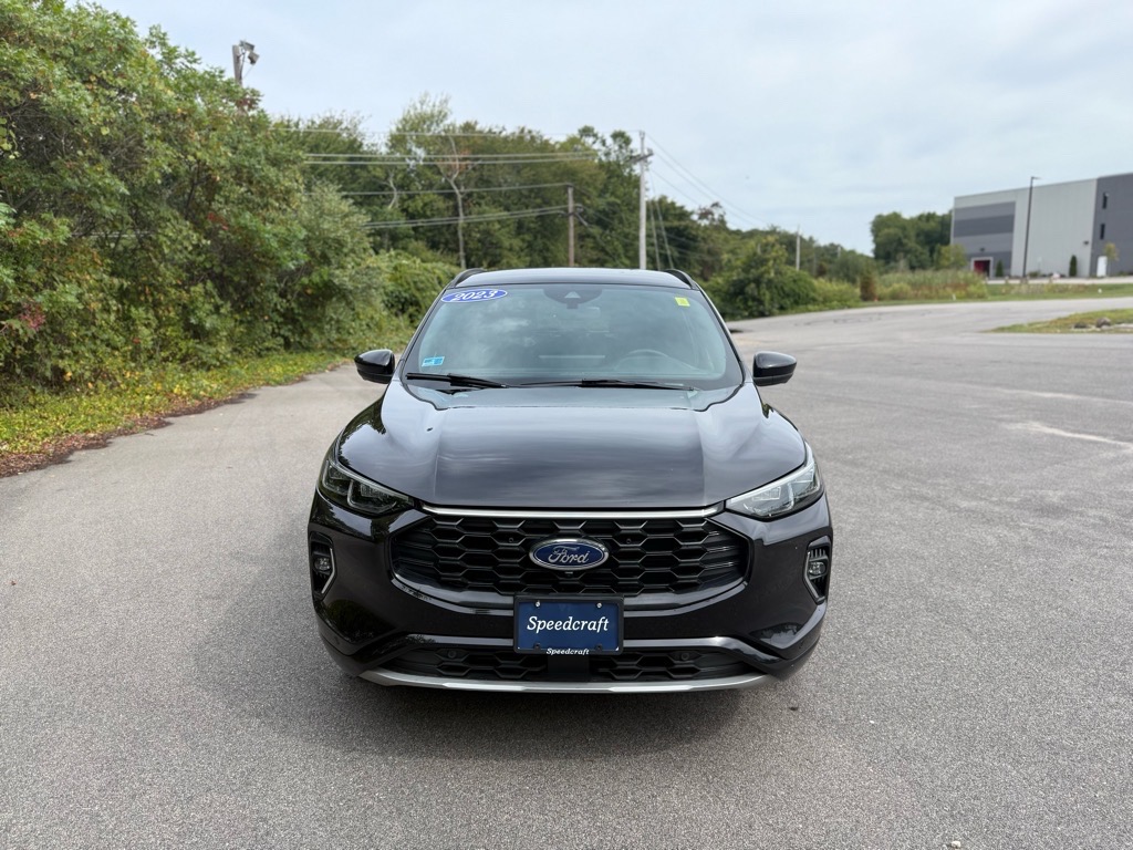 2023 Ford Escape ST-Line Elite photo 2