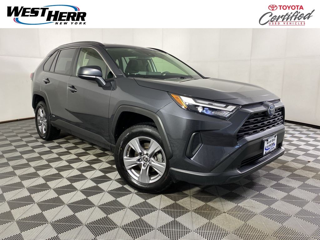 2023 Toyota RAV4 LE's photo