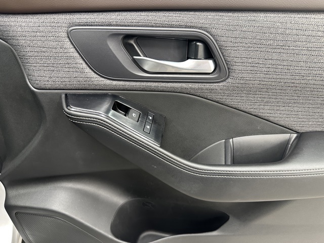 2023 Nissan Rogue SV photo 9