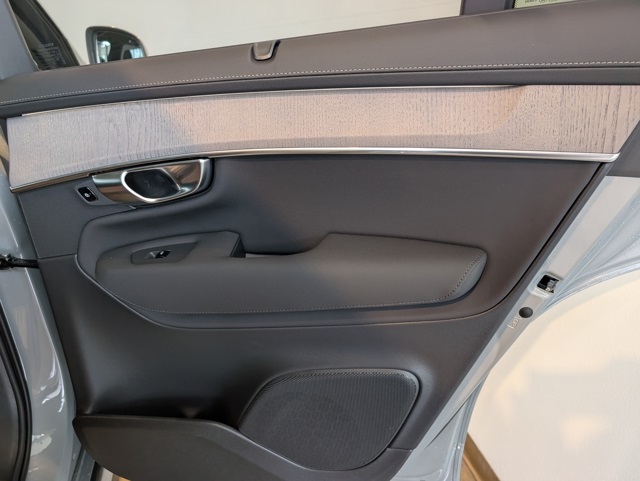 2026 Volvo XC90 Plus photo 24