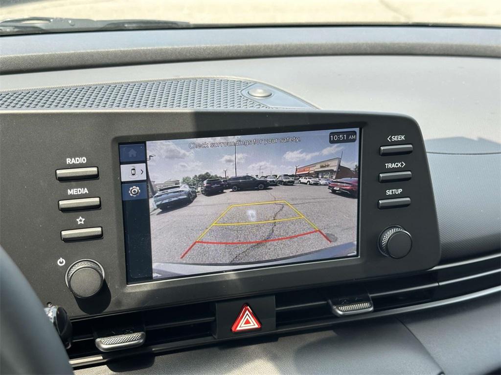 2025 Hyundai Elantra SEL Sport photo 4