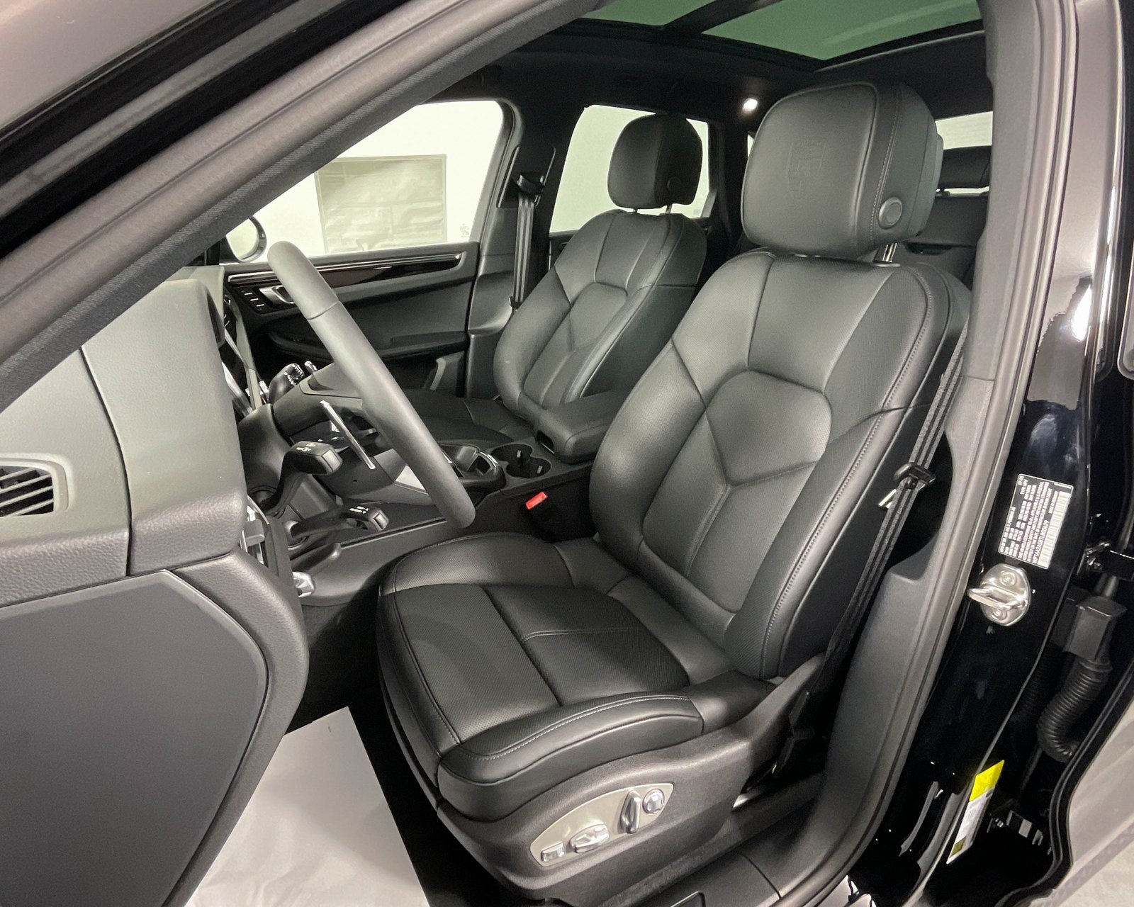 2026 Porsche Macan T photo 5