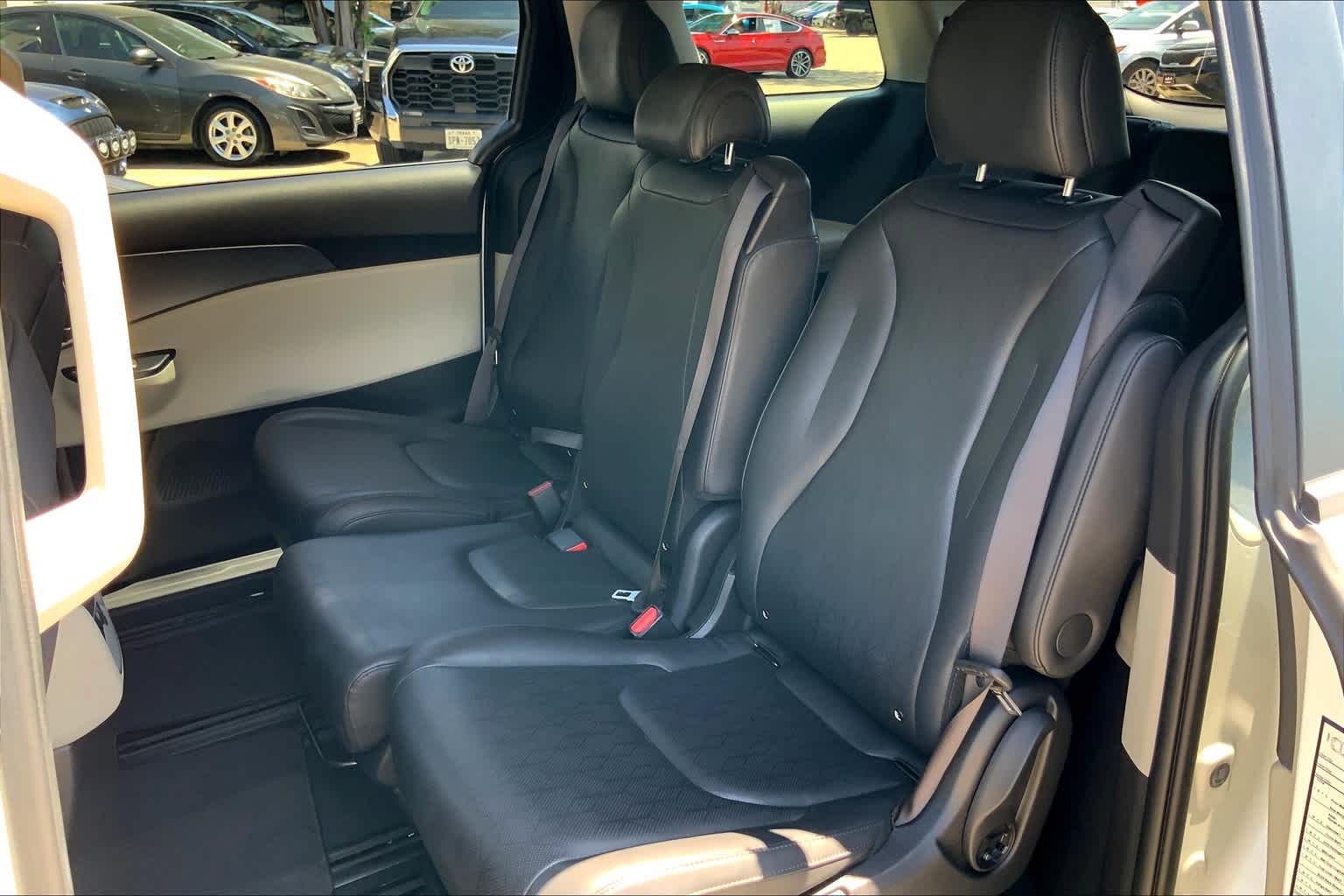 2022 Kia Carnival LX photo 18