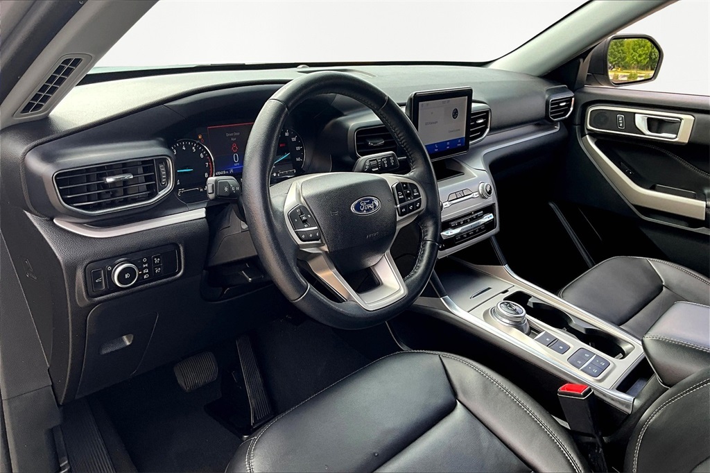 Used 2023 Silver Ford XLT image 14