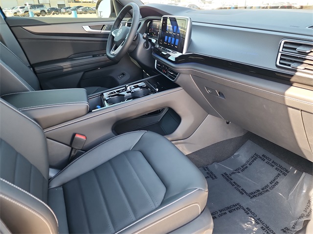 2025 Volkswagen Atlas Cross Sport SEL R-Line photo 16