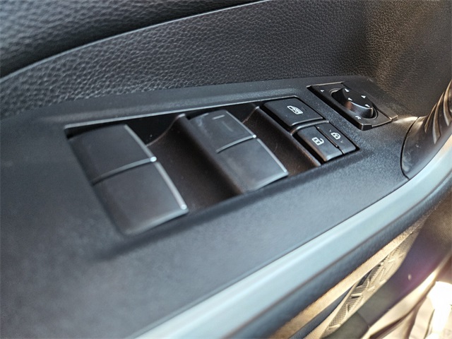 2020 Toyota RAV4 Hybrid XSE photo 30
