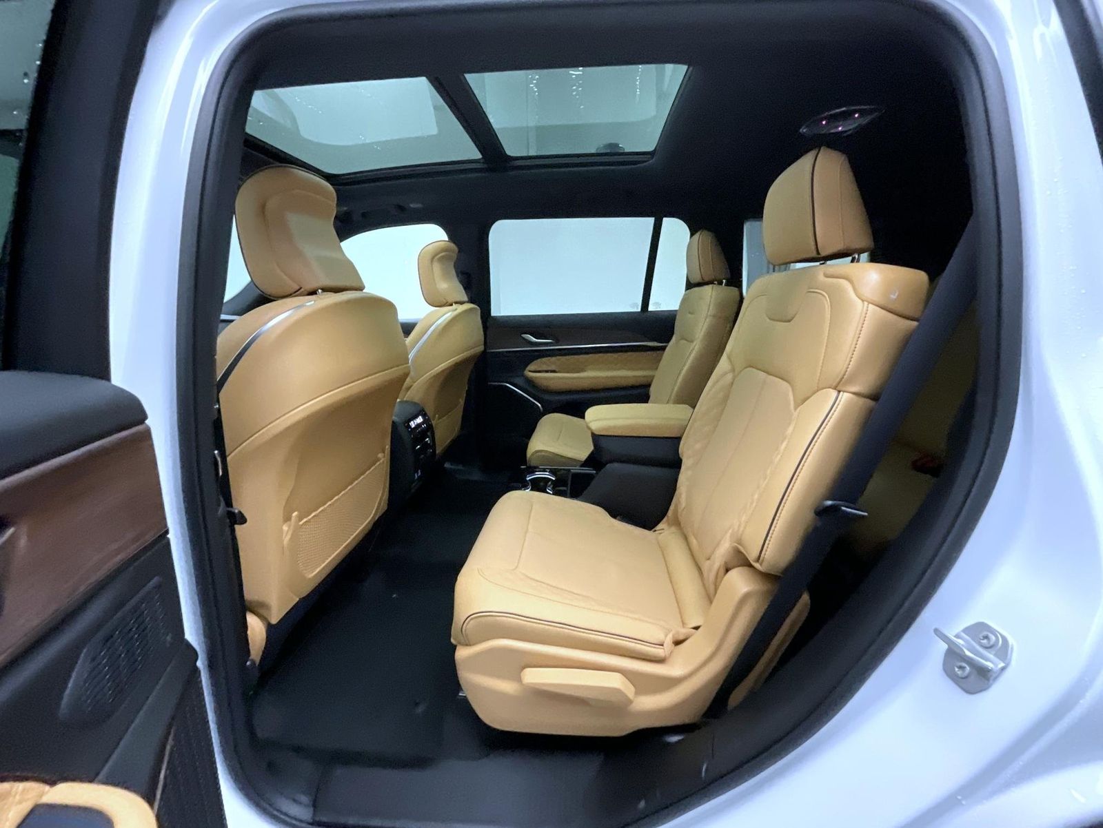 2025 Jeep Grand Cherokee L Summit photo 11