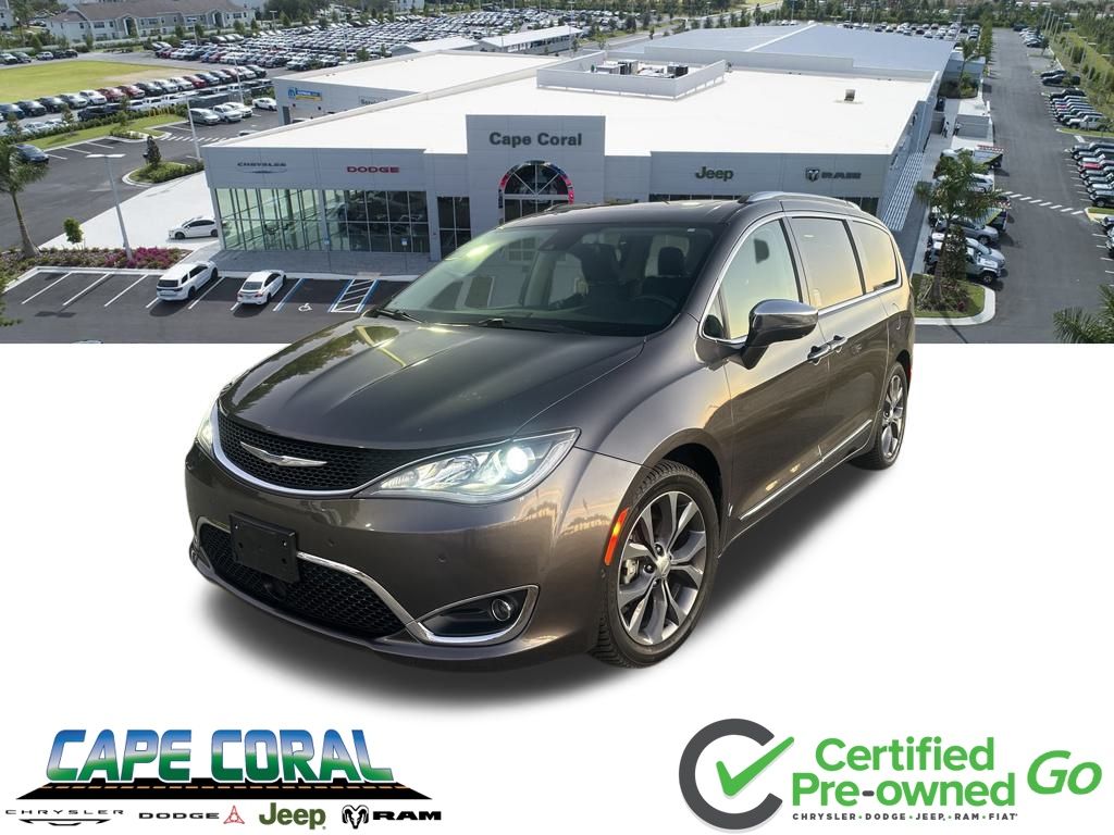 2017 Chrysler Pacifica Limited's photo