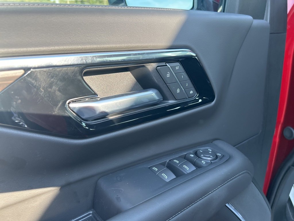 2025 Chevrolet Tahoe LT photo 12