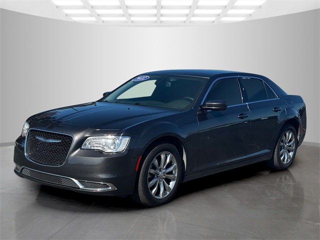 2022 Chrysler 300 Touring photo 2