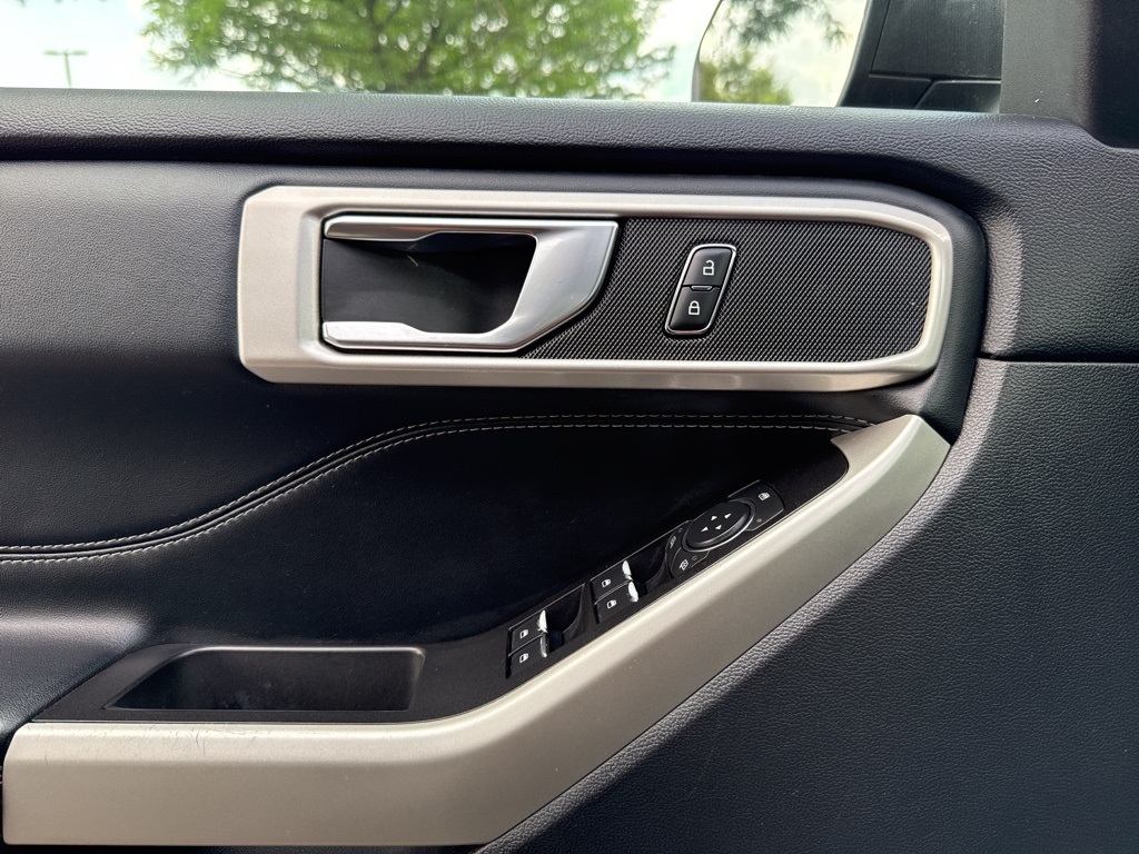 2022 Ford Explorer XLT photo 16