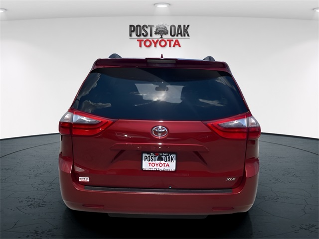 2020 Toyota Sienna XLE photo 7