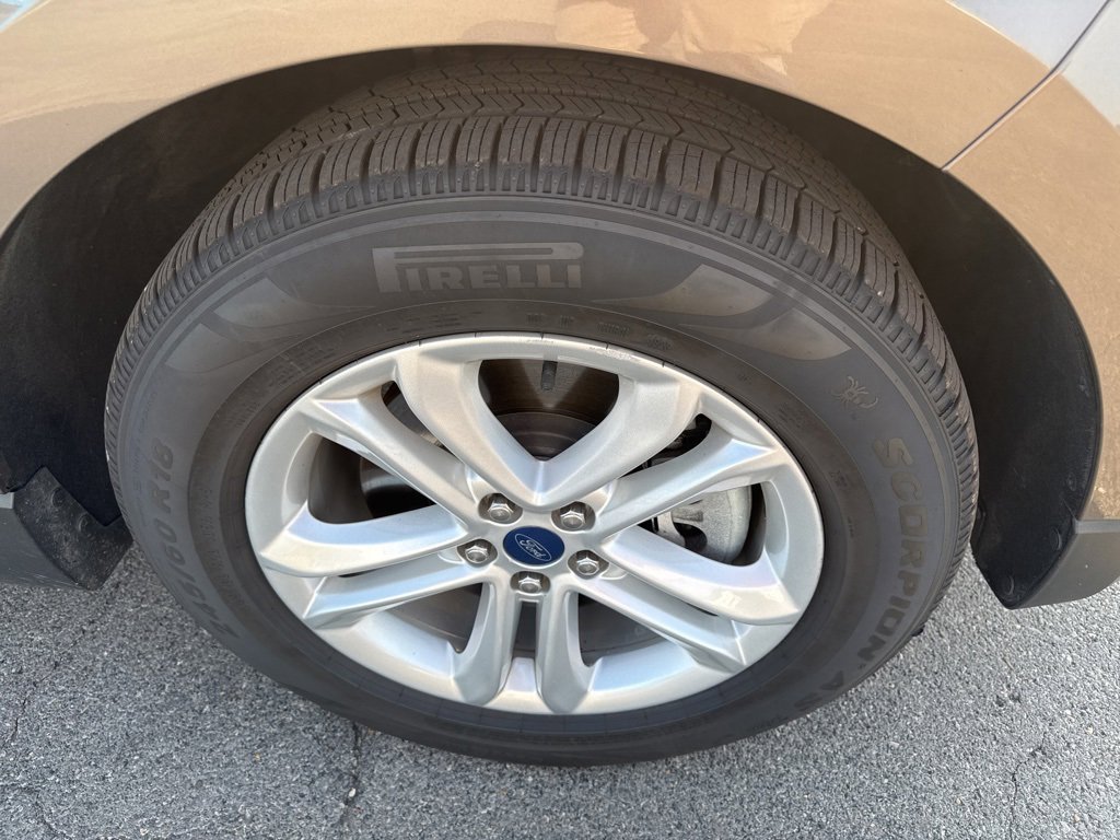 2019 Ford Edge SEL photo 9