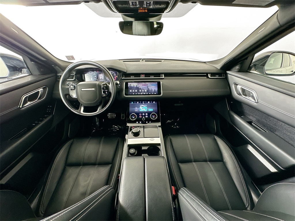 Used 2018 Fuji White Land Rover SE R-Dynamic image 24