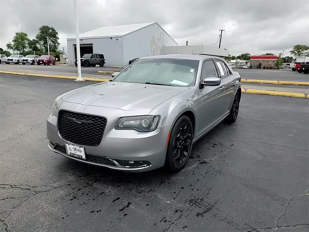 2016 Chrysler 300 S photo 3