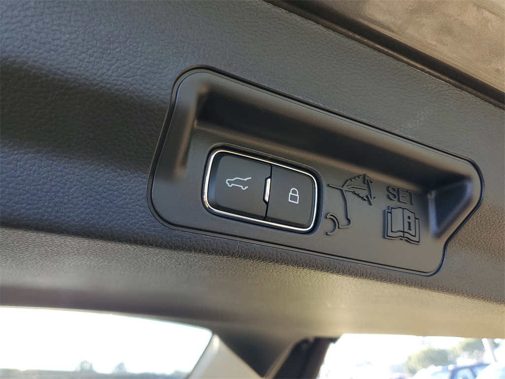 2025 Ford Explorer photo 27
