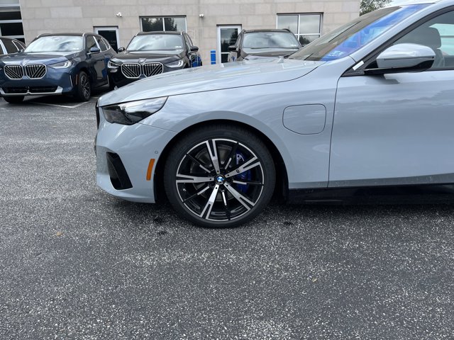 2026 Bmw 550e xDrive photo 4