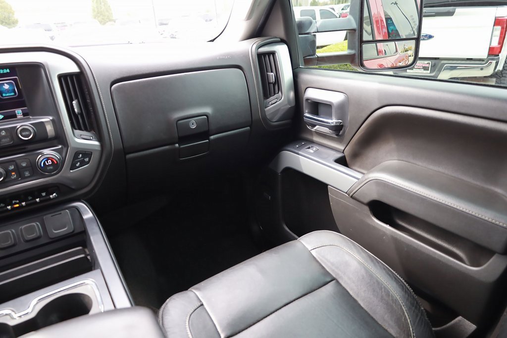 2015 Chevrolet Silverado 3500HD photo 21